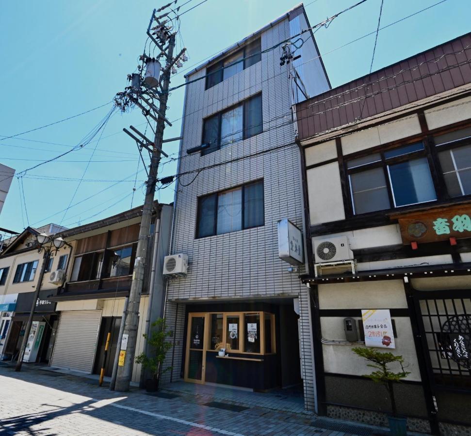 New open - Manabi-stay Takayama SAKURA 古い町並みまで徒歩１分！迫力の大画面シアタールームと香り高い檜風呂完備！！ Eksteriør billede