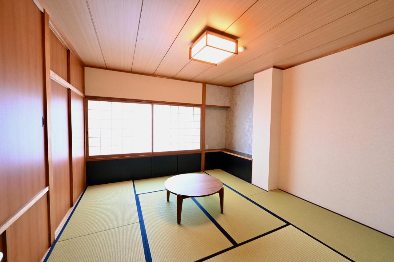 New open - Manabi-stay Takayama SAKURA 古い町並みまで徒歩１分！迫力の大画面シアタールームと香り高い檜風呂完備！！ Eksteriør billede