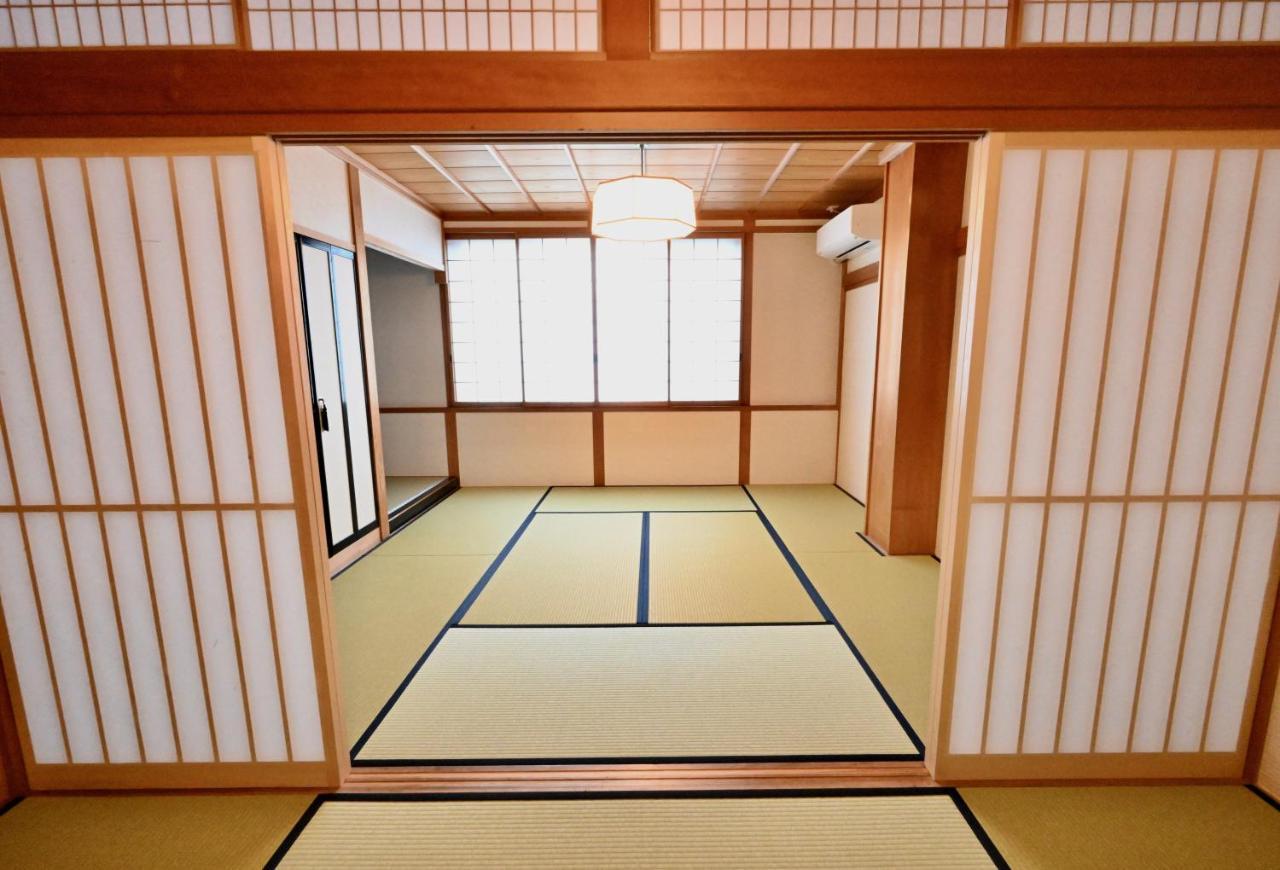 New open - Manabi-stay Takayama SAKURA 古い町並みまで徒歩１分！迫力の大画面シアタールームと香り高い檜風呂完備！！ Eksteriør billede
